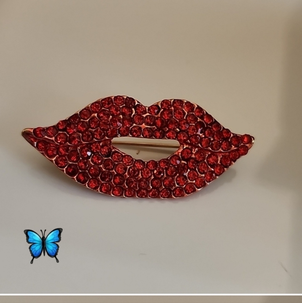 Brooch Lips Covered In Simulated Rubies